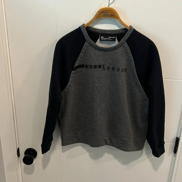 Under armour loose fit long sleeve  hoodie short style size small - Picture 2 of 8